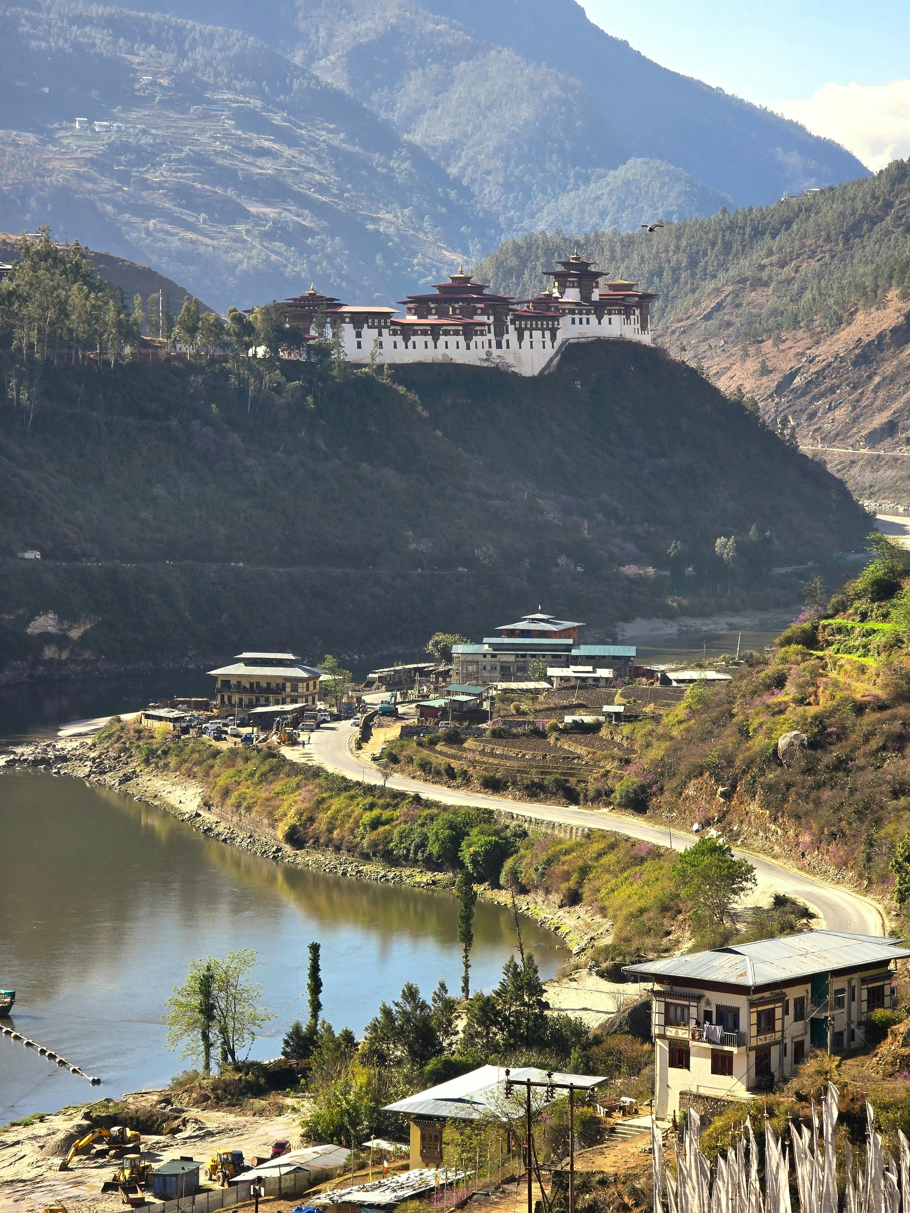 Wangdue landscapes with rivers, ridges, and sweeping breezes
